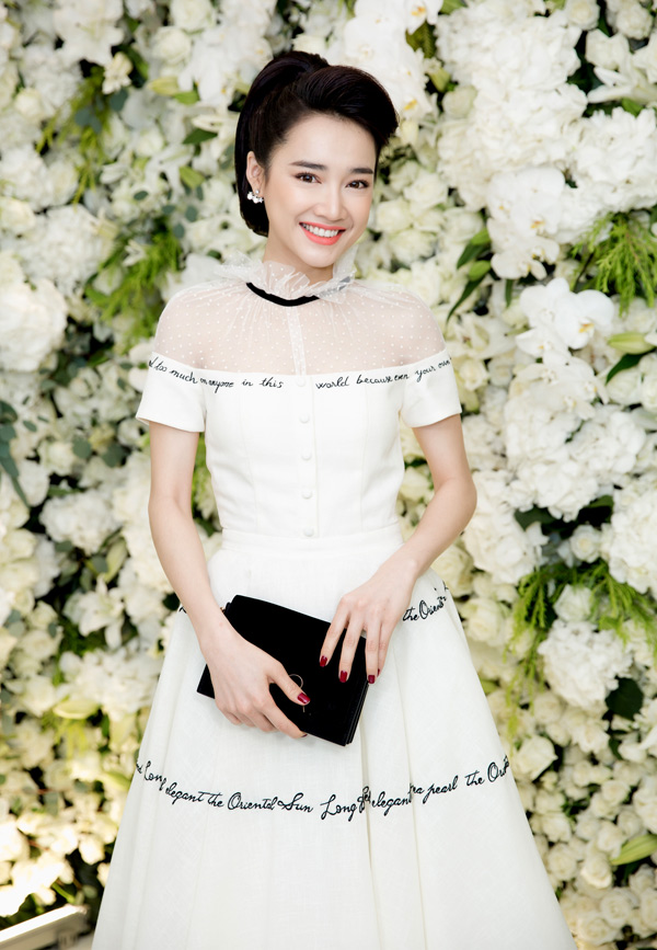 Nhã Phương ngày càng đắt show sau ồn ào tình ái của Trường Giang